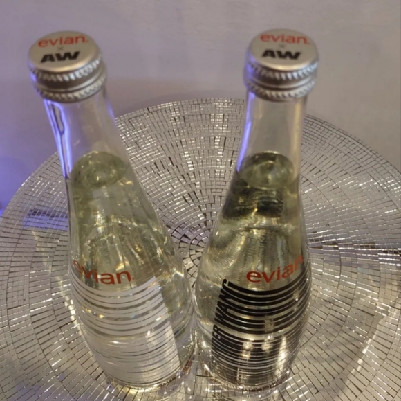 🖤Alexander Wang 2015 designer Evian collectible bottle set of 2 black & white - Picture 3 of 4